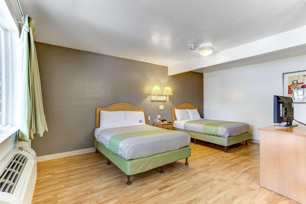Quadruple Room - Disability Access - Non-Smoking interior